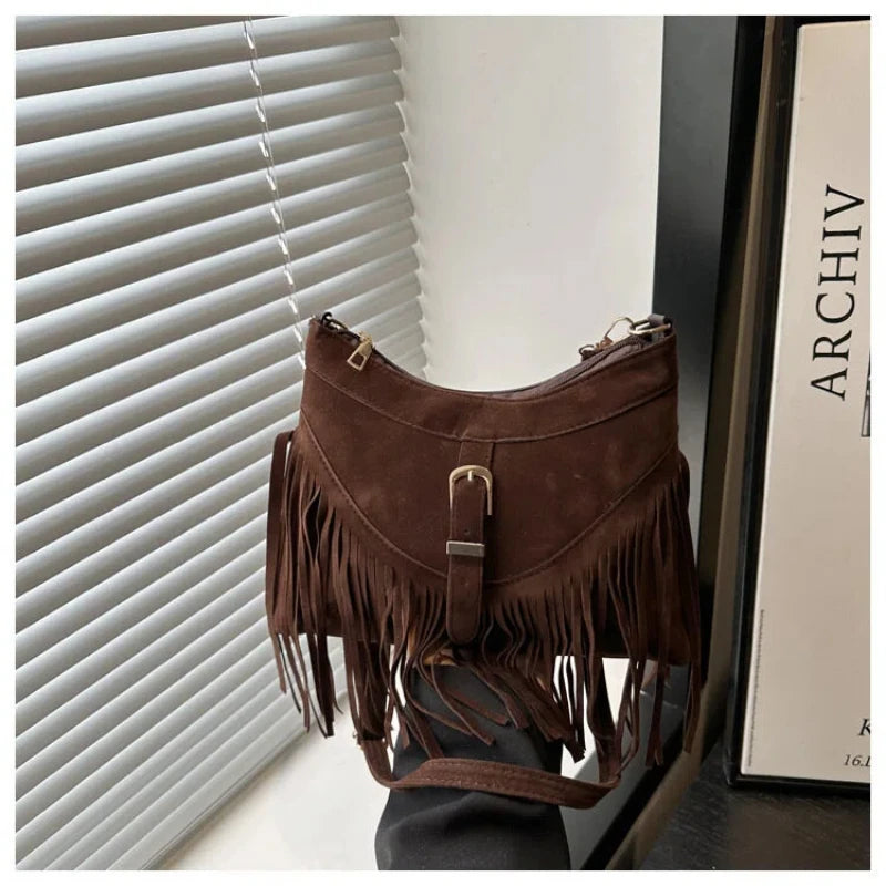 Mala Transversal Suede Fringe - Detalhe de Franjas Boho com Acabamento Vintage