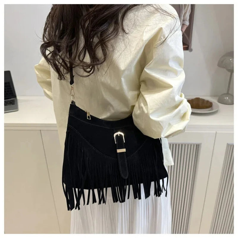 Mala Transversal Suede Fringe - Detalhe de Franjas Boho com Acabamento Vintage