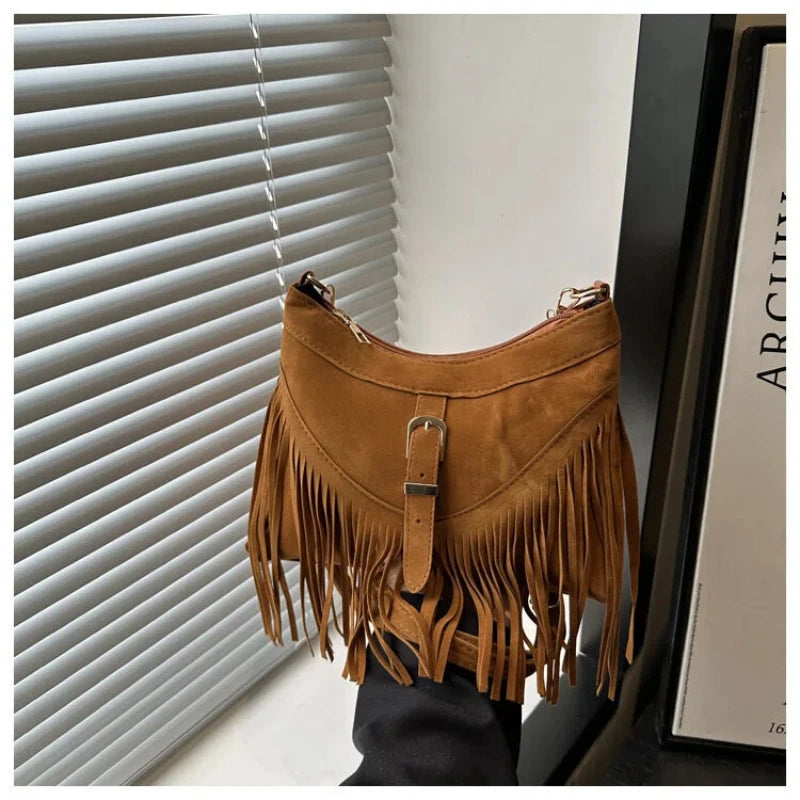Mala Transversal Suede Fringe - Detalhe de Franjas Boho com Acabamento Vintage