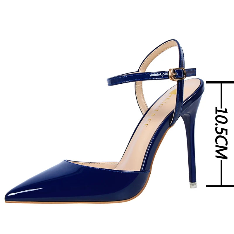 Sandália Stiletto Gala - Tiras Finas em Verniz com Salto Agulha de Grife