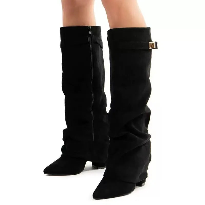Bota Cano Alto Buckle Deluxe - Bico Fino com Detalhe de Fivela Premium