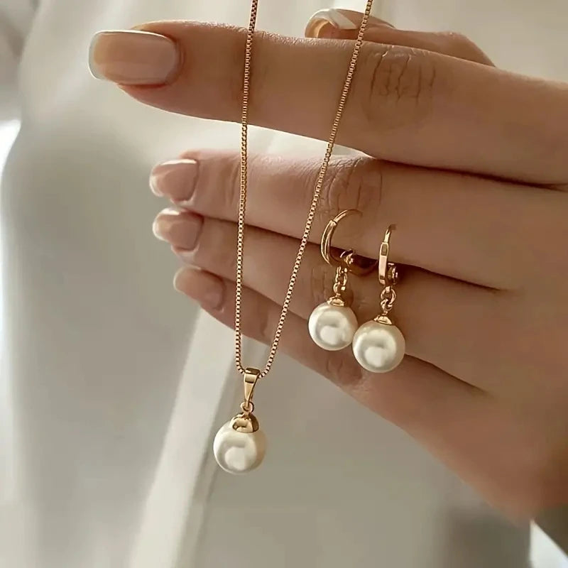 Conjunto Pérolas Clássicas - Colar e Brincos Elegantes