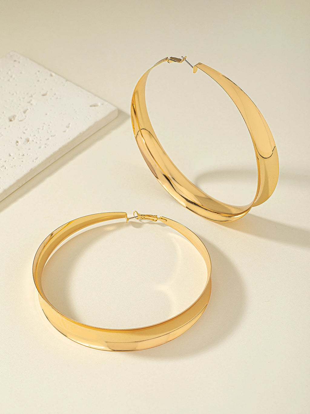 Brincos de Argola Bohemian Gold - Design Étnico com Textura Artesanal