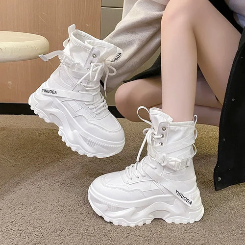 Bota Chunky Platform Moto - Design Tratorado com Atacadores e Salto Confort