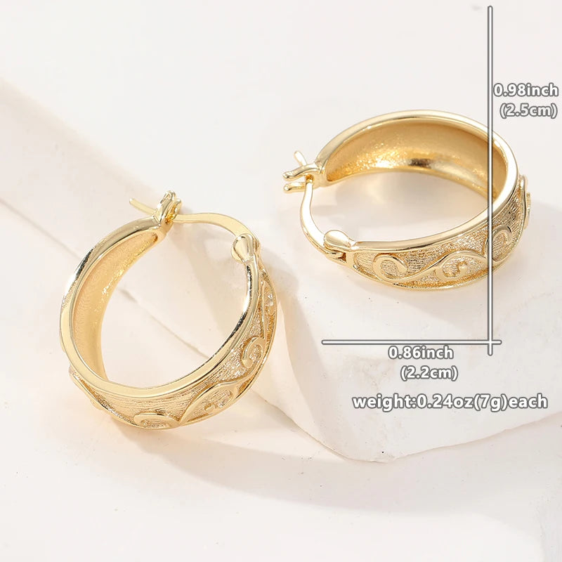 Brincos de Argola Classic Carving - Design Esculpido com Textura Exclusiva