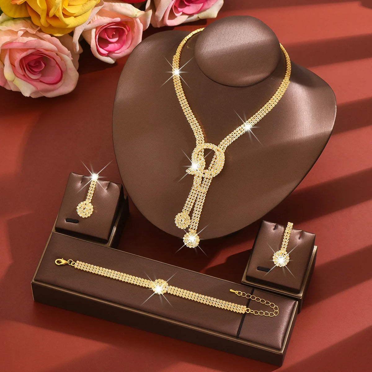 Conjunto Glamour Banhado a Ouro - Colar e Anel Cravejado