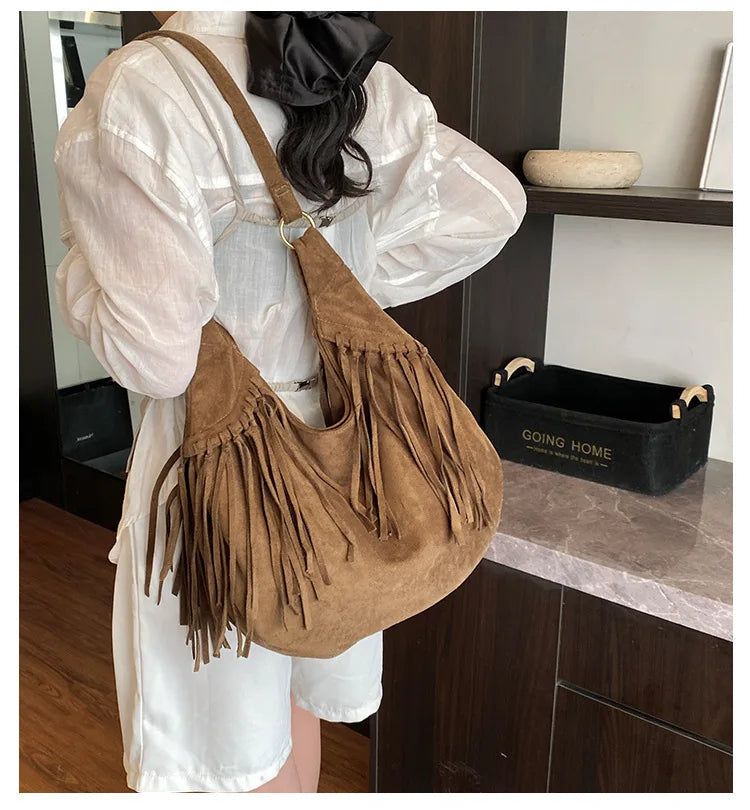 Mala Hobo Suede Tassels - Estilo Boho Chique com Detalhe de Franja em Camurça Soft