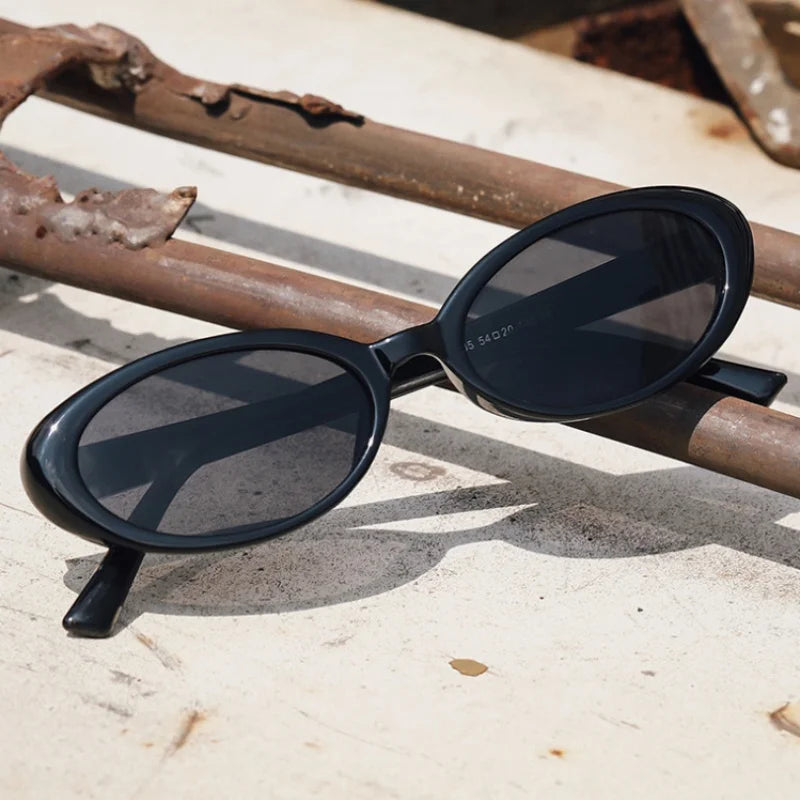Óculos de Sol Oval Celine - Silhueta Compacta Retro com Proteção UV400