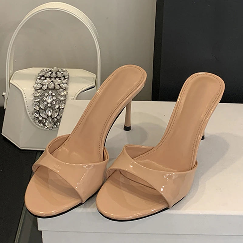 Sandália Mule Wine Luxury - Design Aberto em Verniz com Salto Esculpido