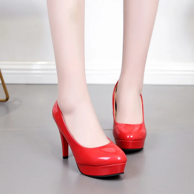 Sapato Slingback Red Passion - Silhueta Fina em Verniz com Salto Agulha