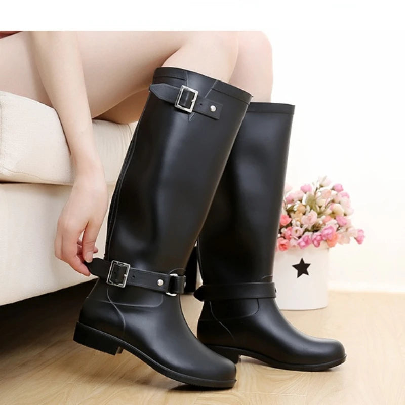 Bota Combat Over-the-Knee - Design Tratorado em Verniz Premium com Atacadores