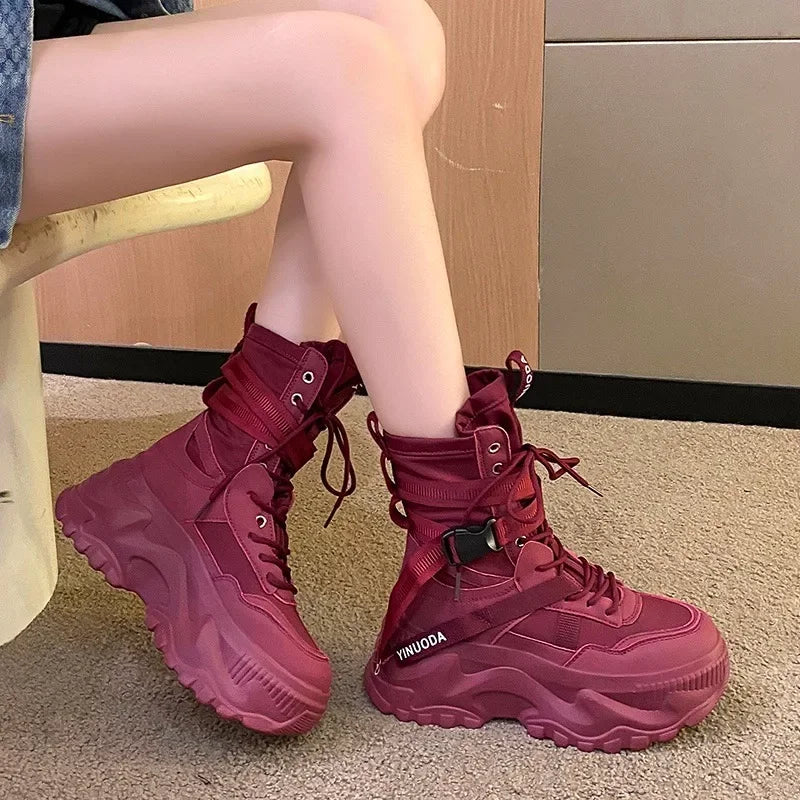 Bota Chunky Platform Moto - Design Tratorado com Atacadores e Salto Confort