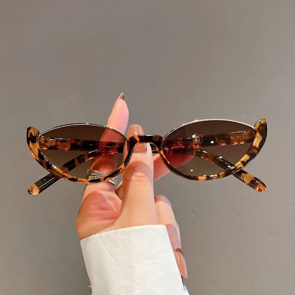 Óculos de Sol Cat-Eye Slim - Design Meia Armação com Proteção UV400