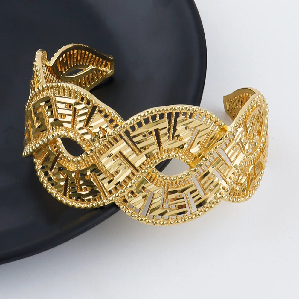 Conjunto Gotas de Ouro - Gargantilha e Brincos Geométricos