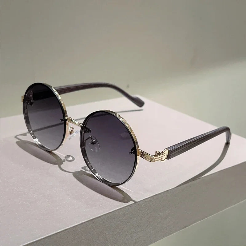 Óculos de Sol Round Aura - Lentes em Degradê Colorido com Proteção UV400