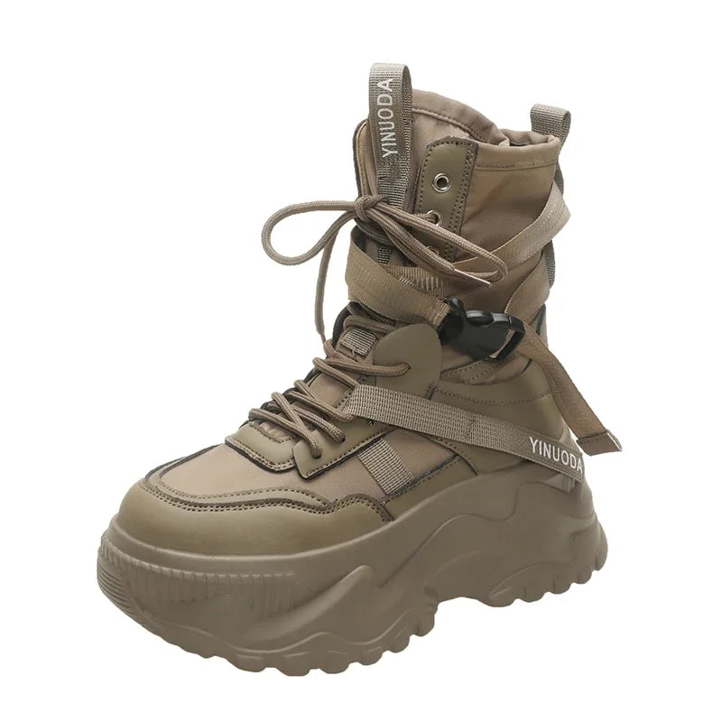 Bota Chunky Platform Moto - Design Tratorado com Atacadores e Salto Confort