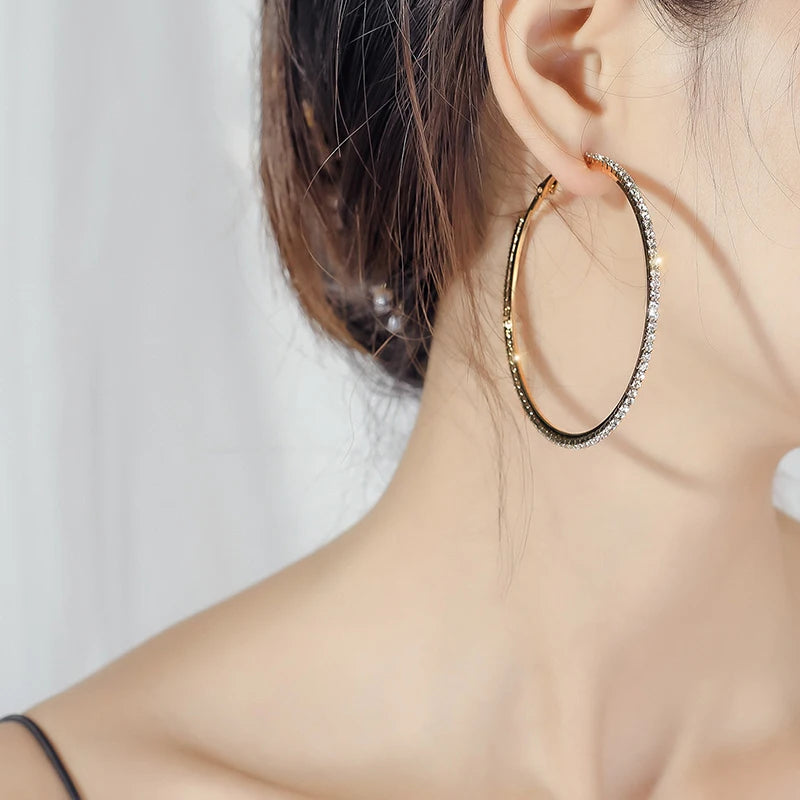 Brincos de Argola Cristal Gala - Cravejados com Strass de Alto Impacto