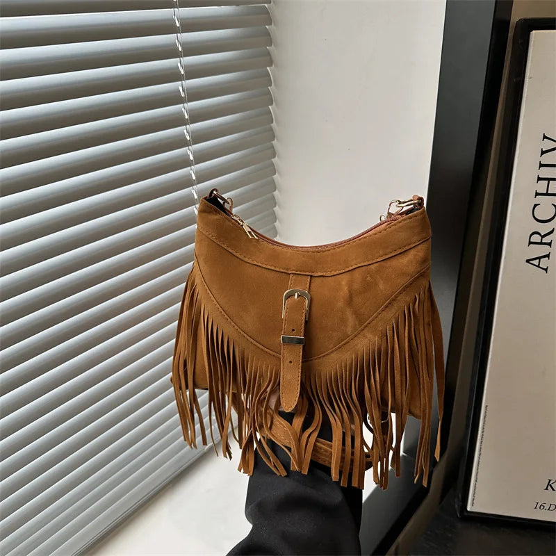 Mala Transversal Suede Fringe - Detalhe de Franjas Boho com Acabamento Vintage
