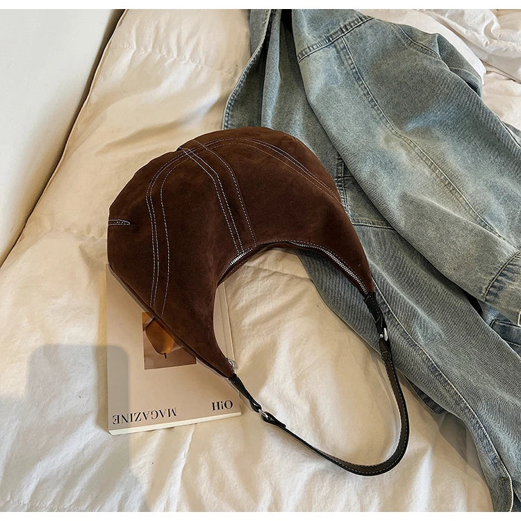 Mala Hobo Suede Stitch - Design de Costuras Retrô em Camurça Soft Versátil
