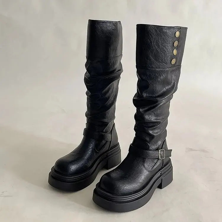 Bota Cano Alto Biker Deluxe - Design Tratorado com Fivelas de Grife