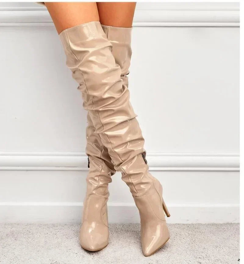 Bota Over-the-Knee Slim - Silhueta Ajustada com Bico Fino e Salto Agulha