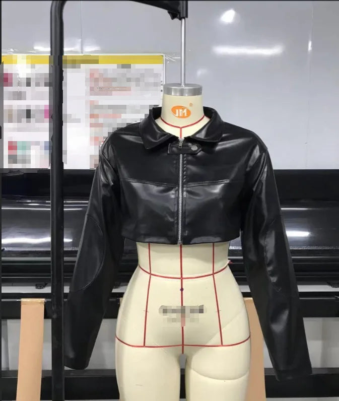 Jaqueta Biker Cyber Stand - Gola Padre Alinhada em Estética Y2K Streetwear