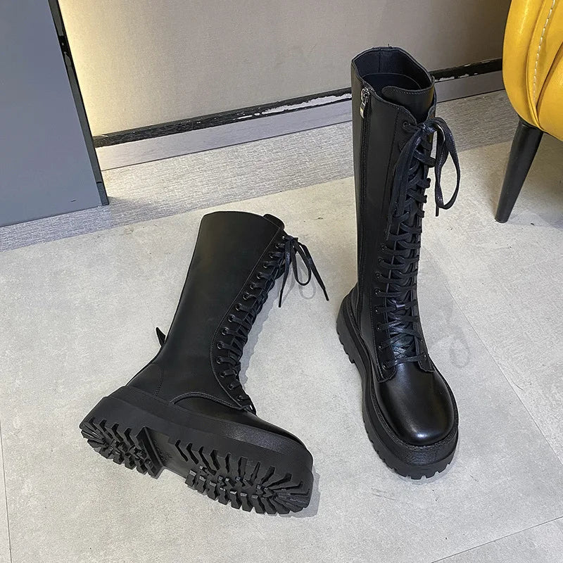 Bota Cano Alto Milano Prestige - Silhueta Fina com Salto Alto Estruturado
