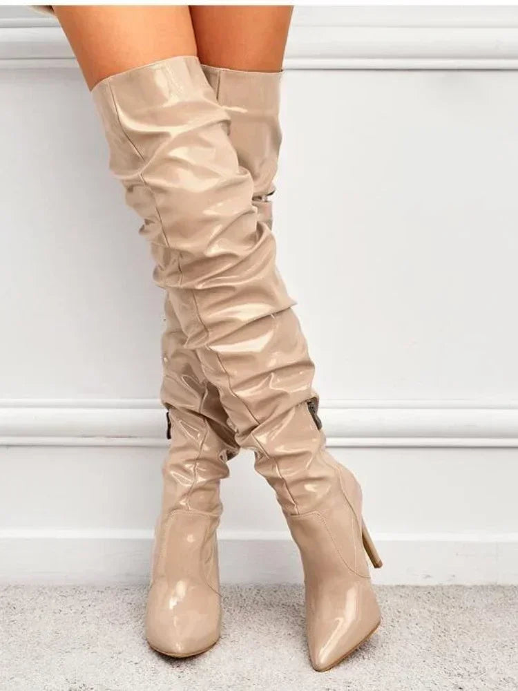 Bota Over-the-Knee Slim - Silhueta Ajustada com Bico Fino e Salto Agulha