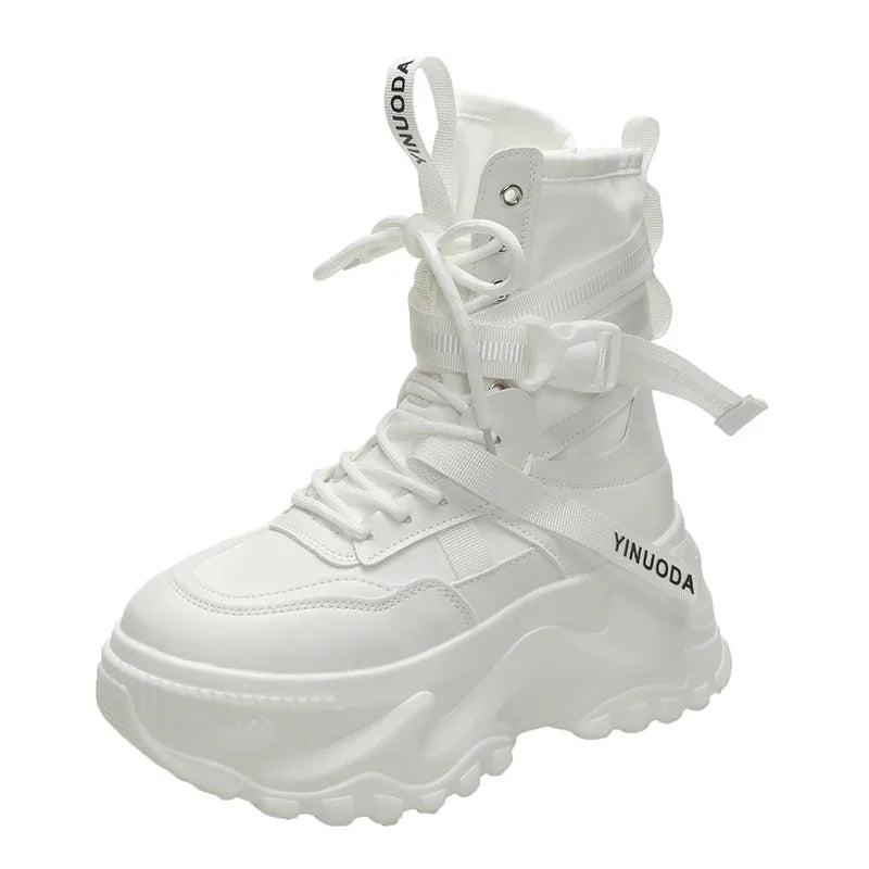 Bota Chunky Platform Moto - Design Tratorado com Atacadores e Salto Confort