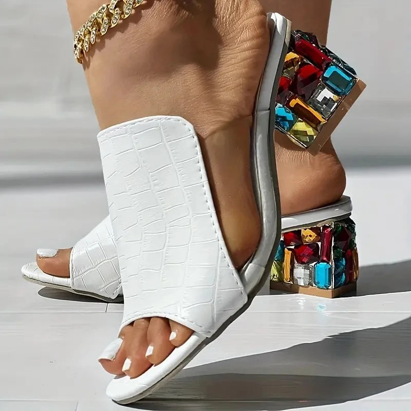 Sandália Flat Crystal Glow - Tiras Acolchoadas com Aplicação de Cristais Premium