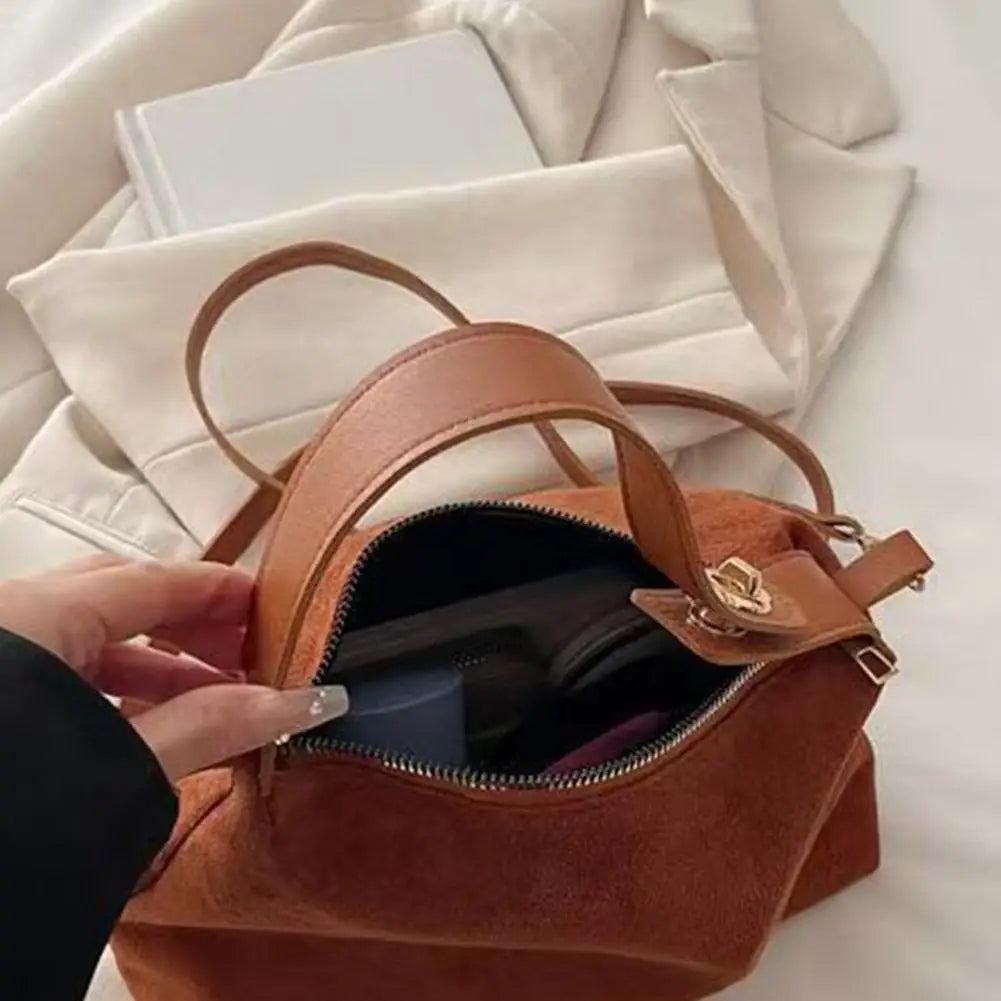 Mala Underarm Suede Classique - Silhueta de Axila Minimalista com Acabamento Fosco