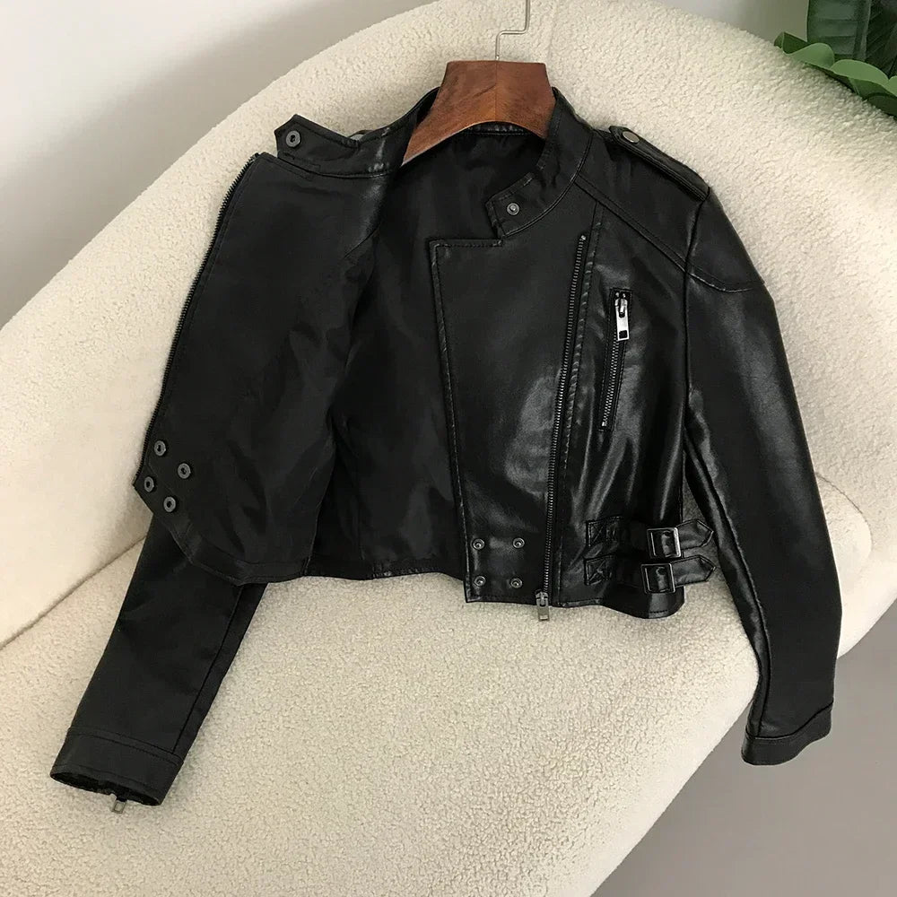 Jaqueta Biker Slim Silhouette - Corte Curto Estruturado em Cabedal Premium