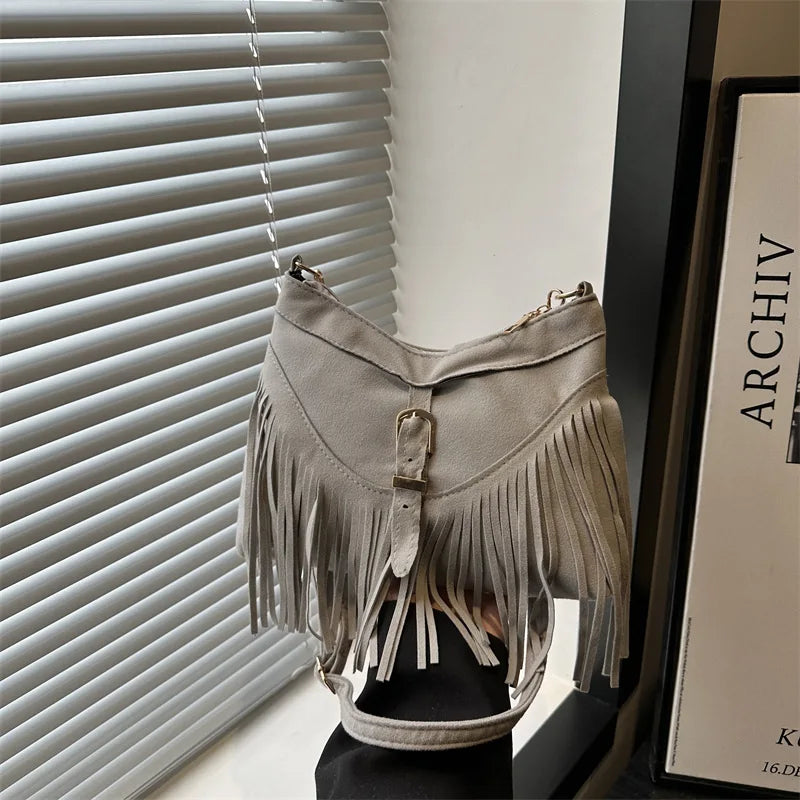 Mala Transversal Suede Fringe - Detalhe de Franjas Boho com Acabamento Vintage