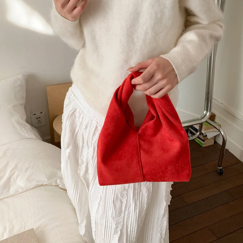 Mala Underarm Suede Petit - Silhueta Slouchy Compacta em Camurça Aveludada