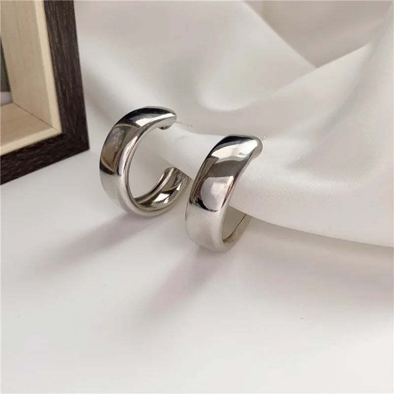 Brincos de Argola Chunky C-Shape - Design Volumoso com Polimento Espelhado