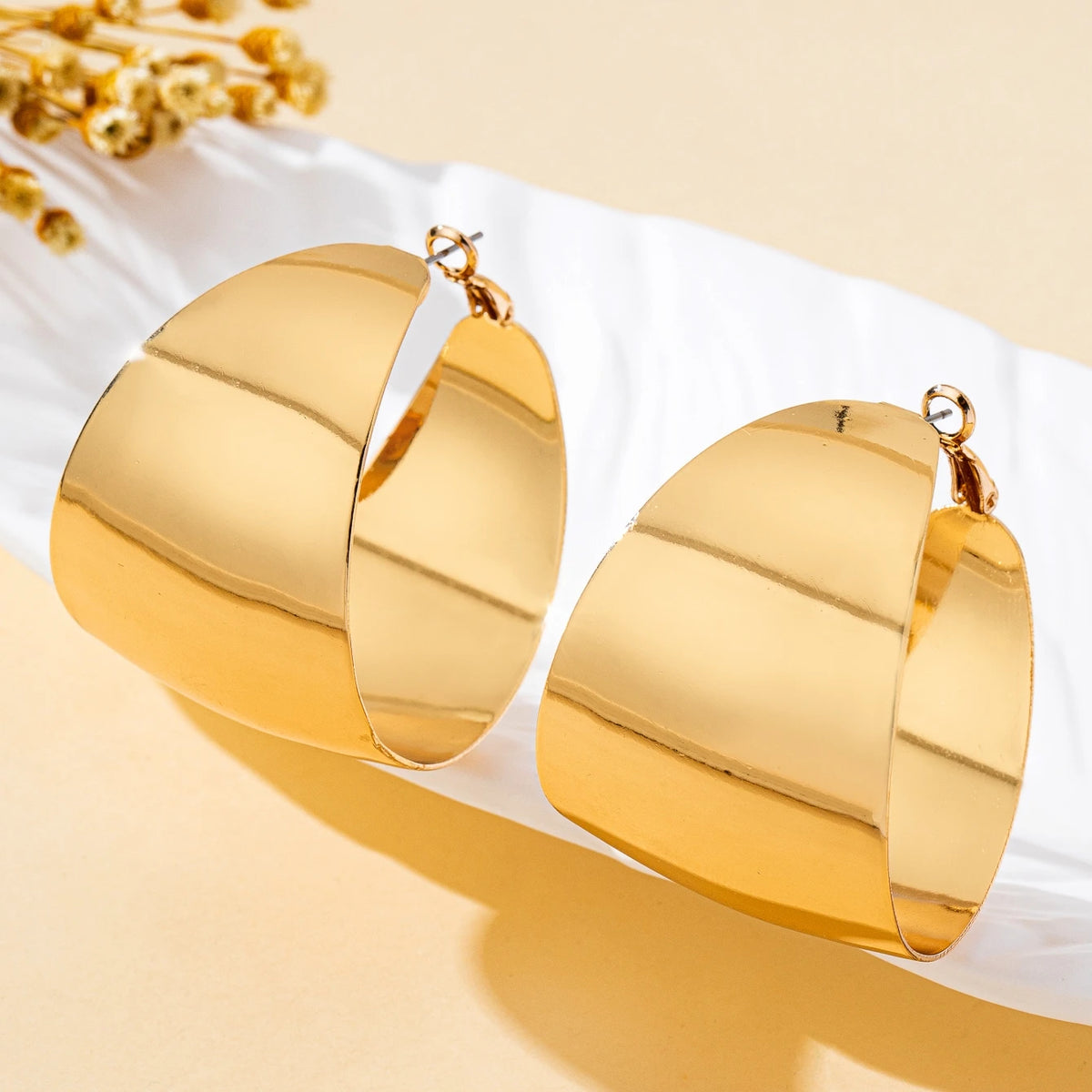 Brincos de Argola Bold C-Shaped - Design Geométrico Contemporâneo