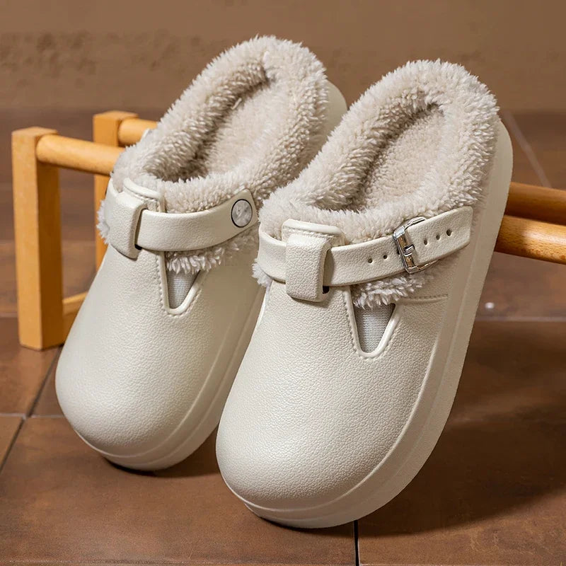 Tamanco Mule Cozy Heritage - Interior em Pelagem Soft com Fivela Metálica