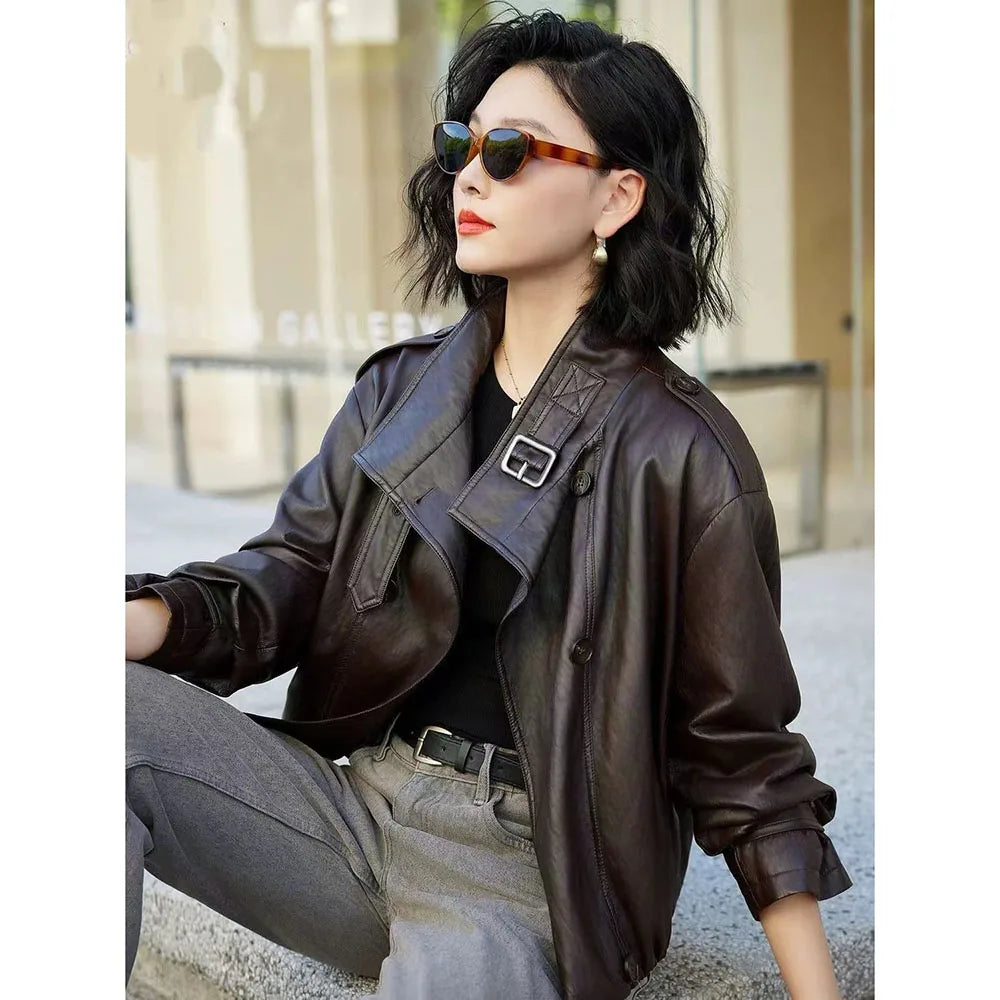 Jaqueta Couro Luxury Tailor - Acabamento High-End com Gola Lapela e Caimento Curto
