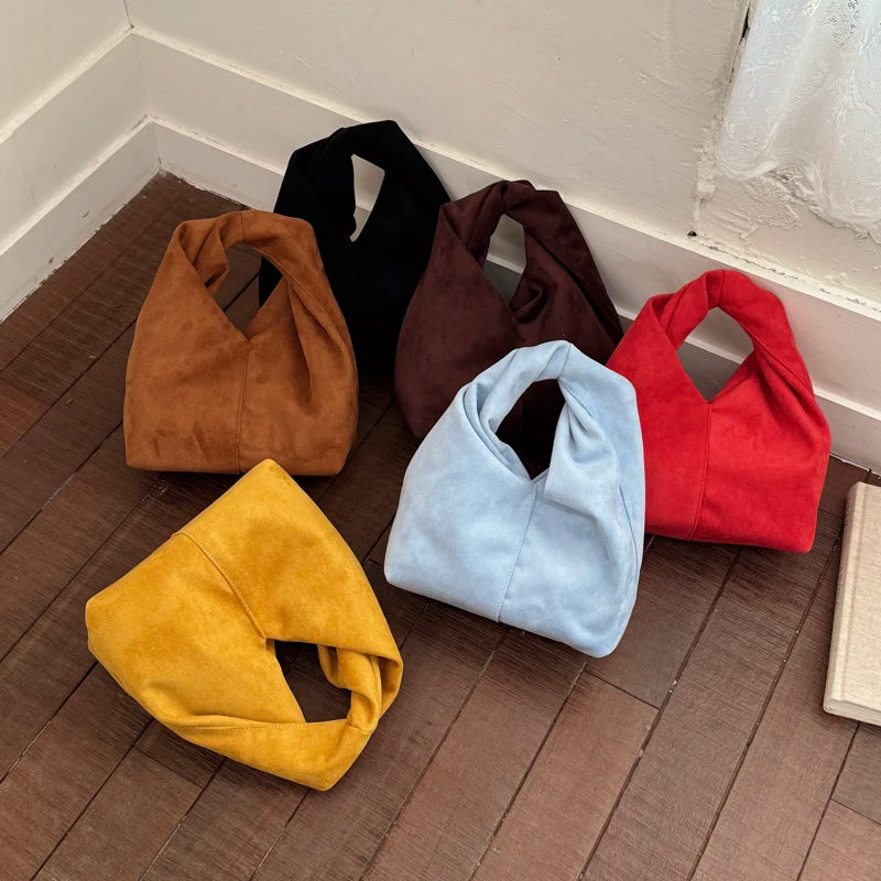 Mala Underarm Suede Petit - Silhueta Slouchy Compacta em Camurça Aveludada