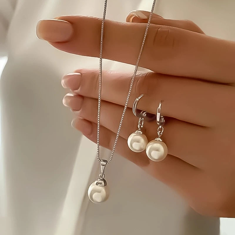 Conjunto Pérolas Clássicas - Colar e Brincos Elegantes