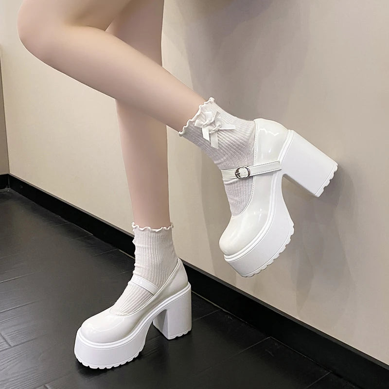 Sapato Chunky Platform Runway - Salto Bloco com Tiras Cruzadas de Alta Moda