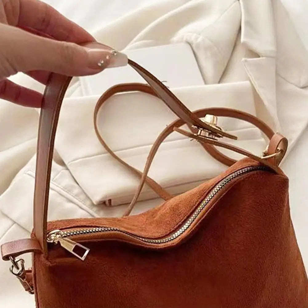 Mala Transversal Suede Vintage - Alça Regulável com Ferragens de Grife em Camurça Soft