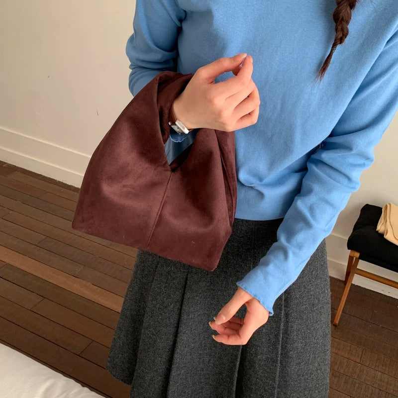 Mala Underarm Suede Petit - Silhueta Slouchy Compacta em Camurça Aveludada