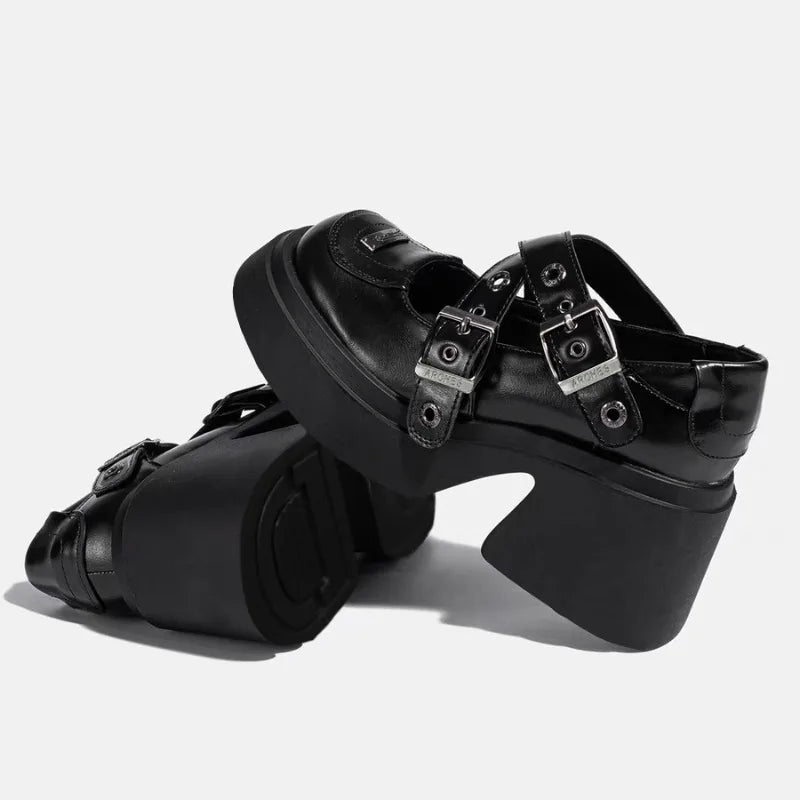 Sapato Mary Jane Punk Deluxe - Design Retro com Fivelas Metálicas