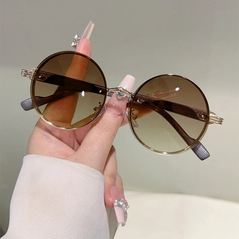 Óculos de Sol Round Aura - Lentes em Degradê Colorido com Proteção UV400
