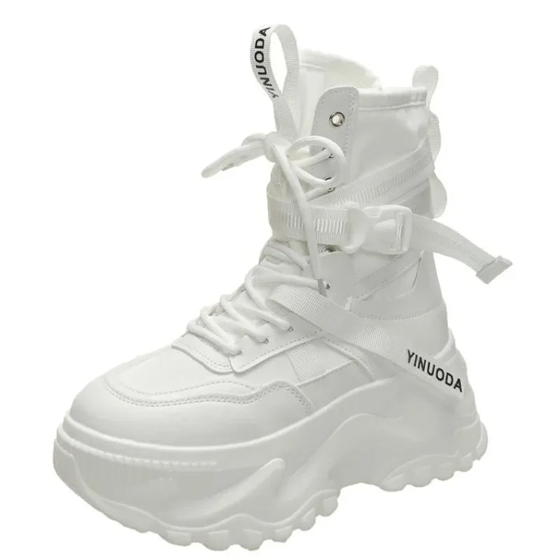 Bota Chunky Platform Moto - Design Tratorado com Atacadores e Salto Confort
