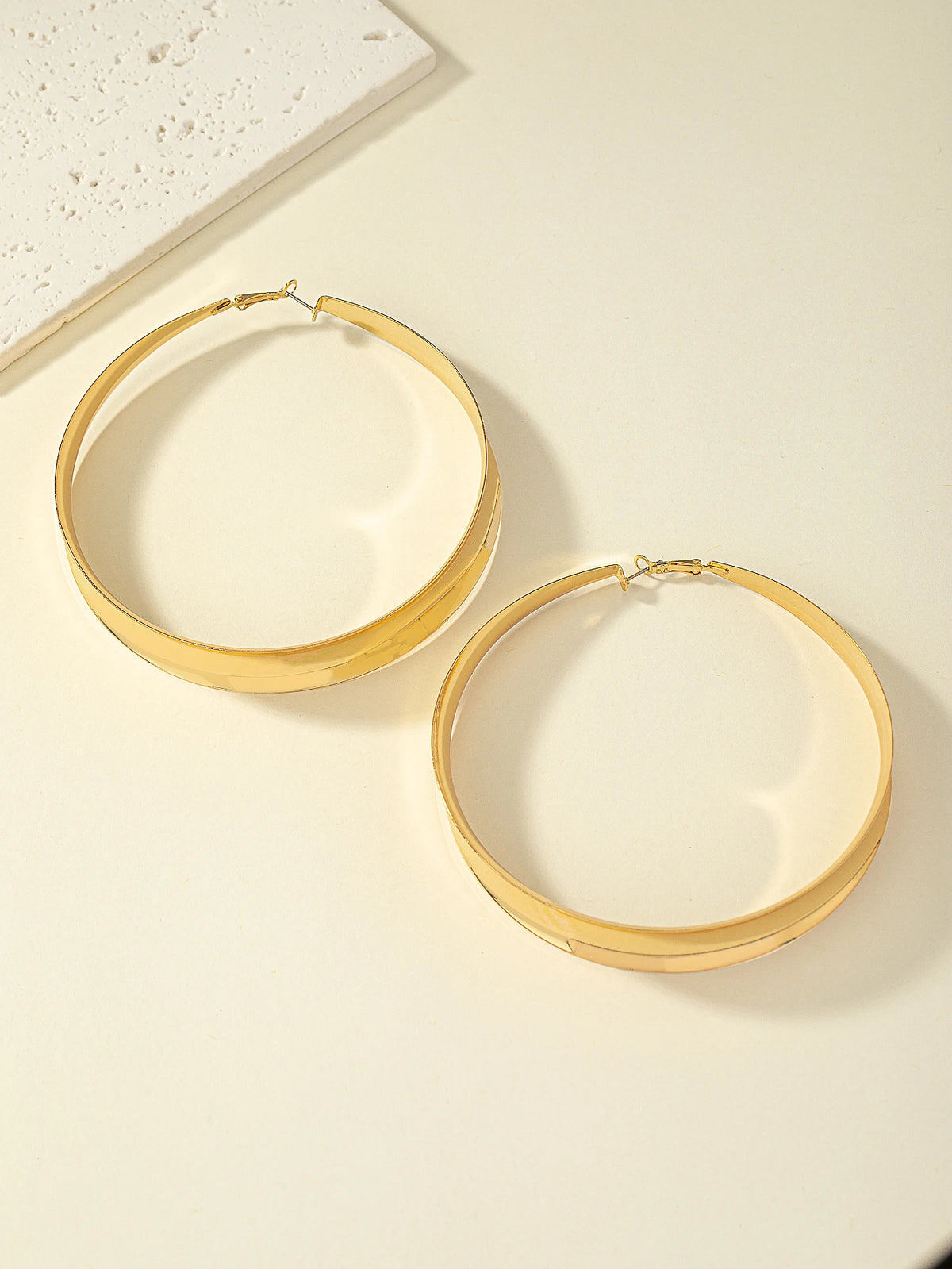 Brincos de Argola Bohemian Gold - Design Étnico com Textura Artesanal