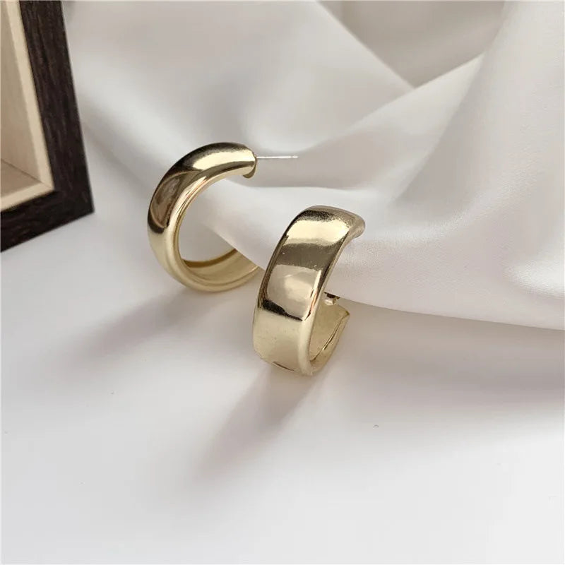 Brincos de Argola Chunky C-Shape - Design Volumoso com Polimento Espelhado