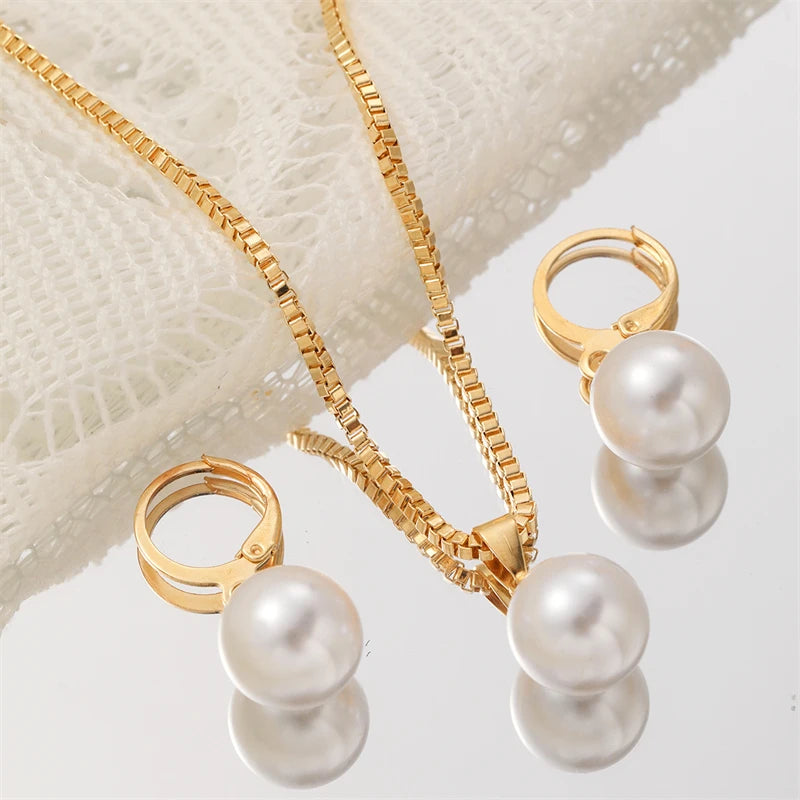Conjunto Pérolas Clássicas - Colar e Brincos Elegantes
