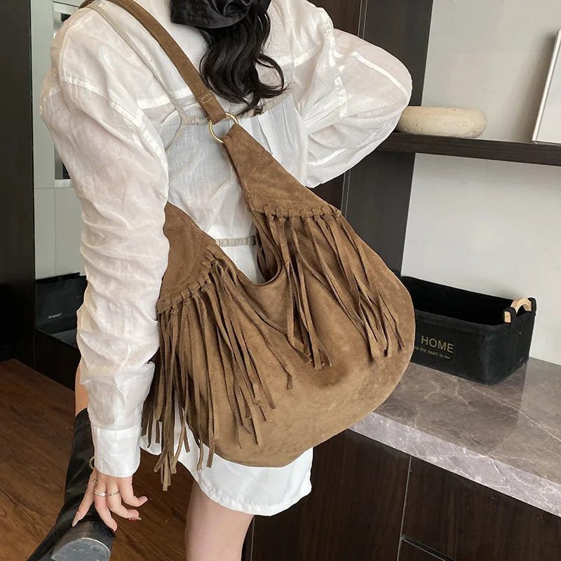 Mala Hobo Suede Tassels - Estilo Boho Chique com Detalhe de Franja em Camurça Soft
